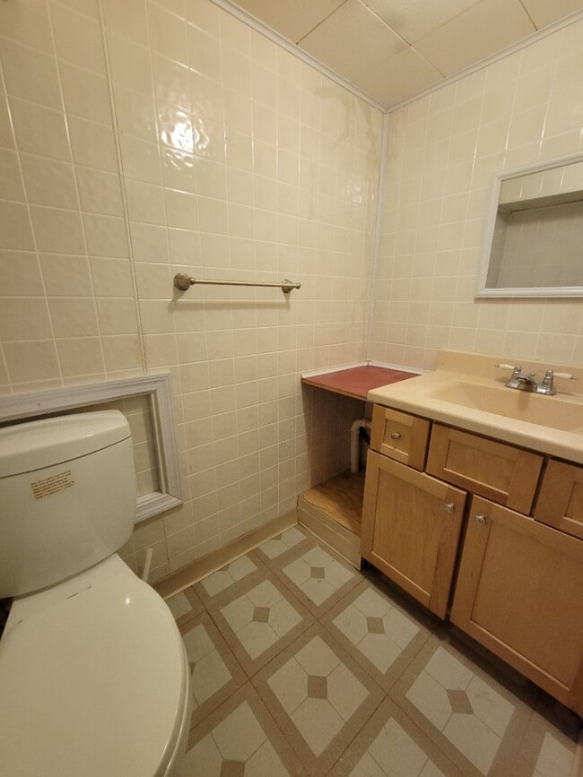 Building Photo - 515 N 8th Ave