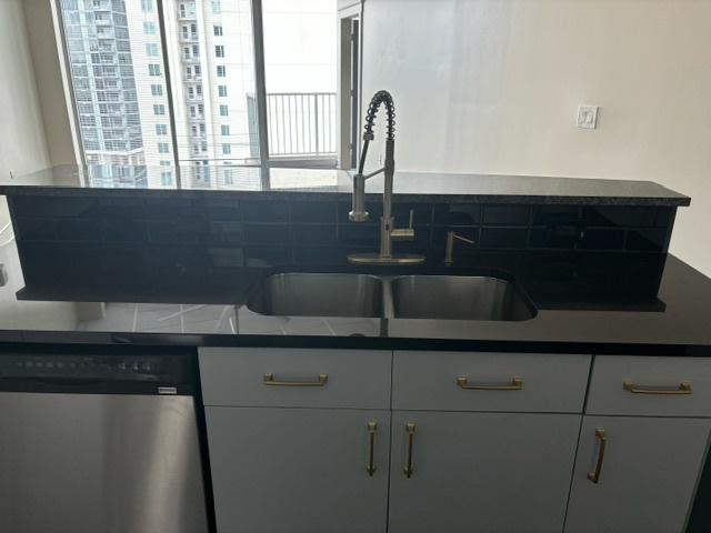 (Automated) Kitchen Sink - 44 Peachtree Pl NE