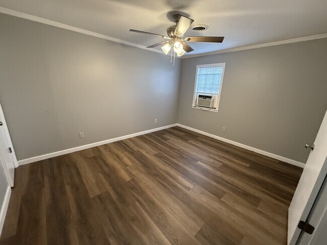 Building Photo - 1803 Thomas Ln