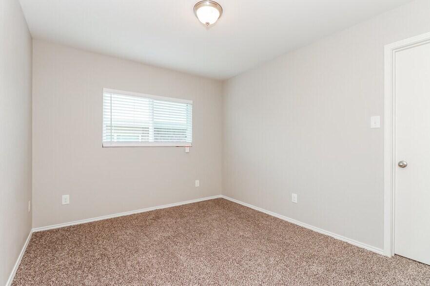 Building Photo - 3132 Middleview Rd