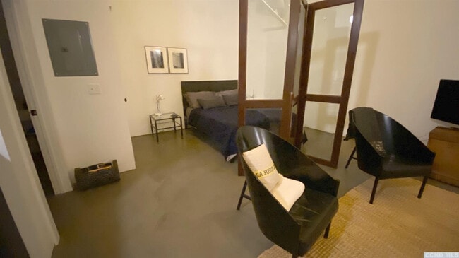 Building Photo - 747 1/2 Columbia St