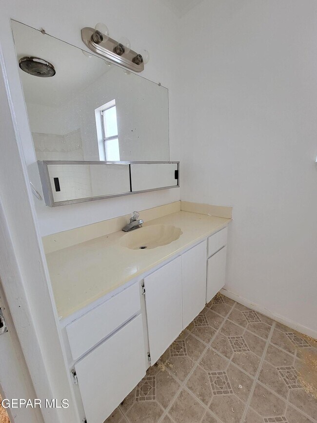 Building Photo - 2849 Beachcomber Dr
