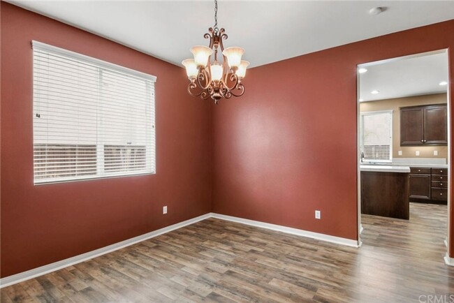 Building Photo - Spacious San Jacinto Home!