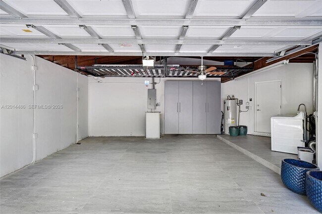 Building Photo - 711 Sunset Dr
