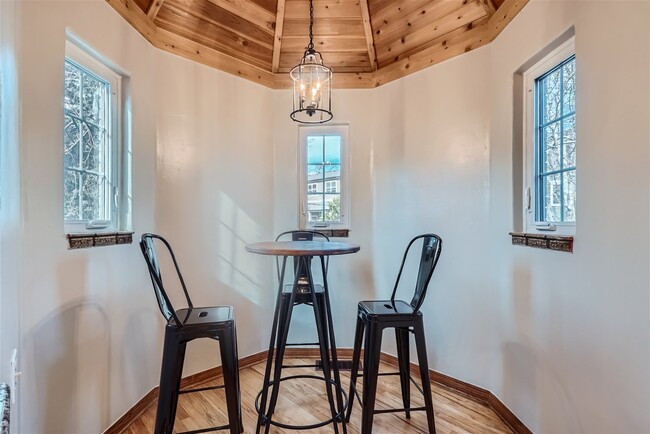 Building Photo - 695 Ash St.