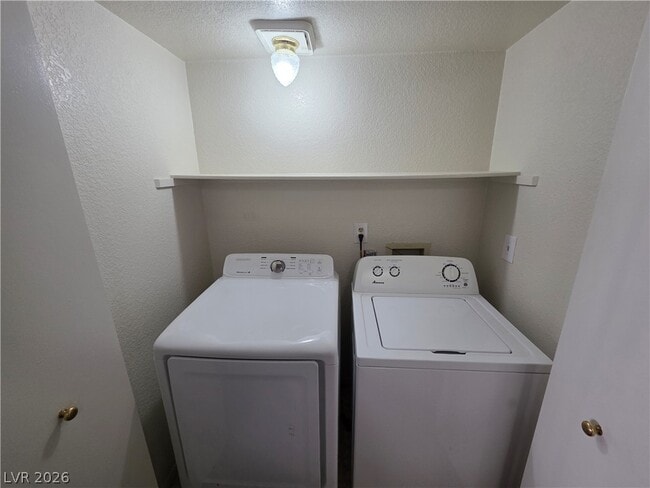 Building Photo - 2724 Otter Creek Ct