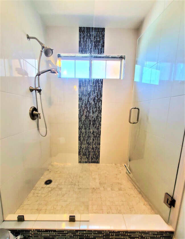 Shower - 919 W Lewis St