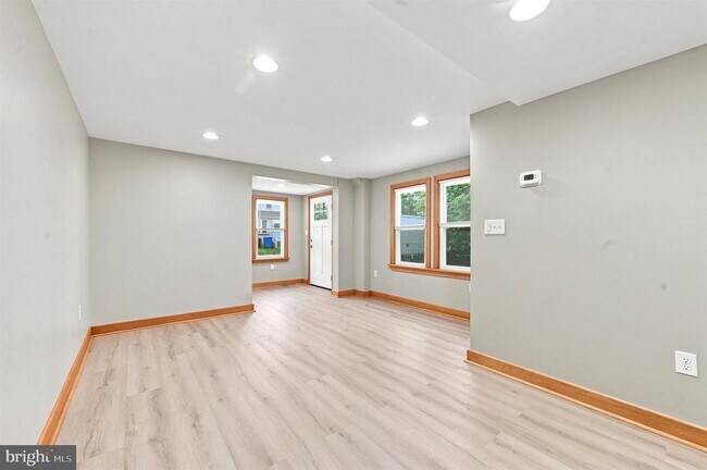 Building Photo - 705 Forrest St