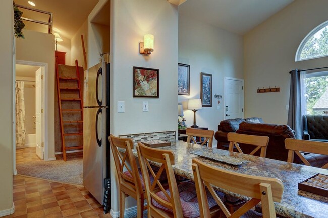 Building Photo - FOR RENT: FURNISHED 2 BED 2 BATH plus Loft...