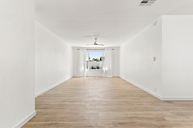 Building Photo - 6021 E Acoma Dr