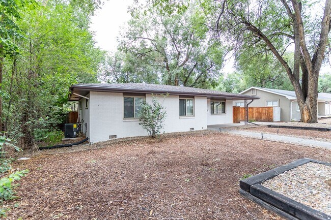 Building Photo - Beautiful 2-Bedroom, 2-Bath Home in Desirable Southwest Colorado Springs!