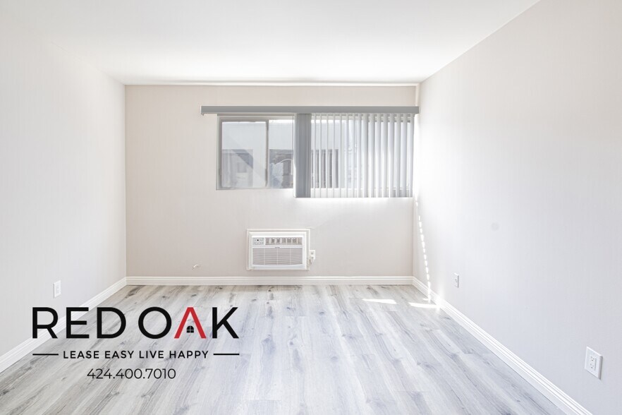 Building Photo - 4433 Colbath Ave