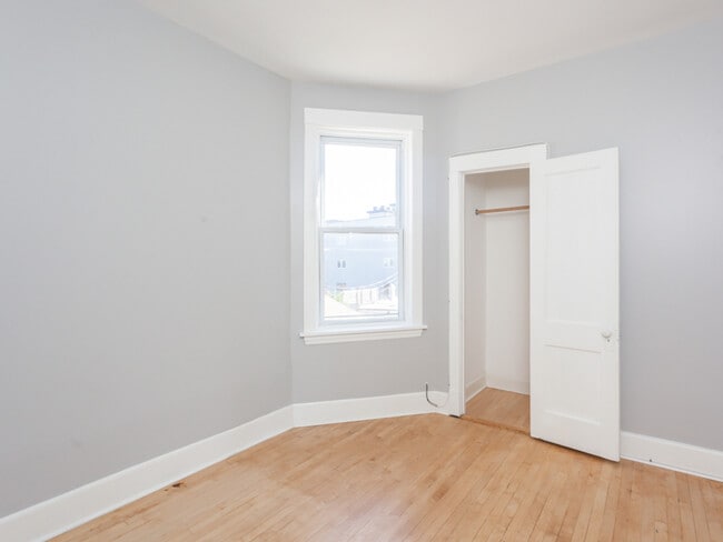 Building Photo - 901 N Mozart St