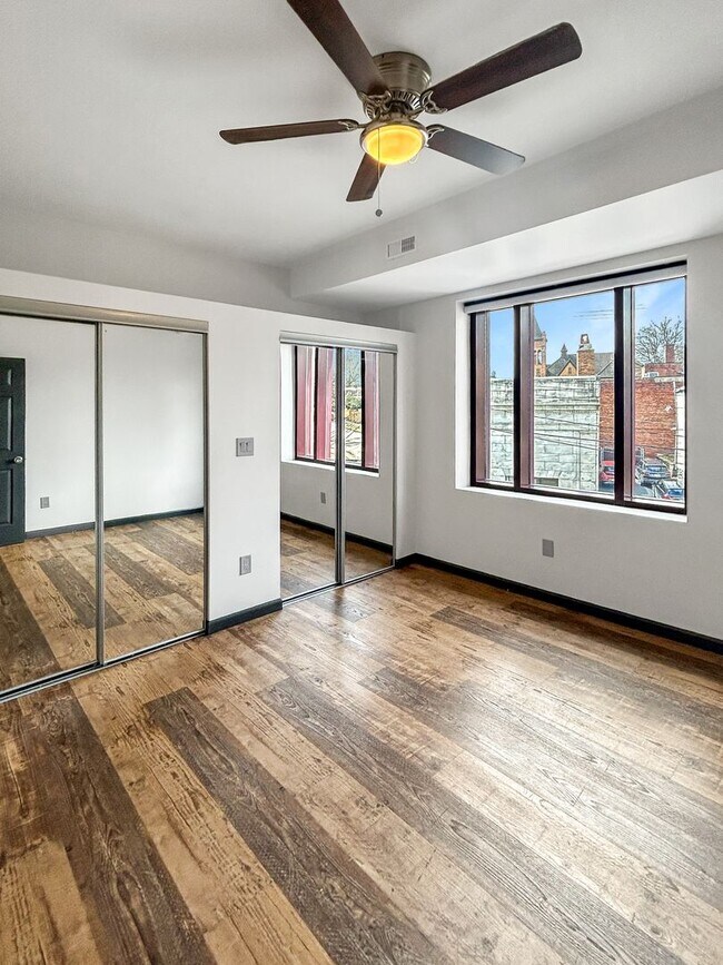 Building Photo - 101 E Lincoln Ave