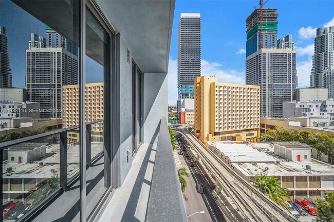 Building Photo - 121 NE 5th St