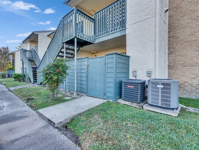 Building Photo - 250 El Dorado Blvd