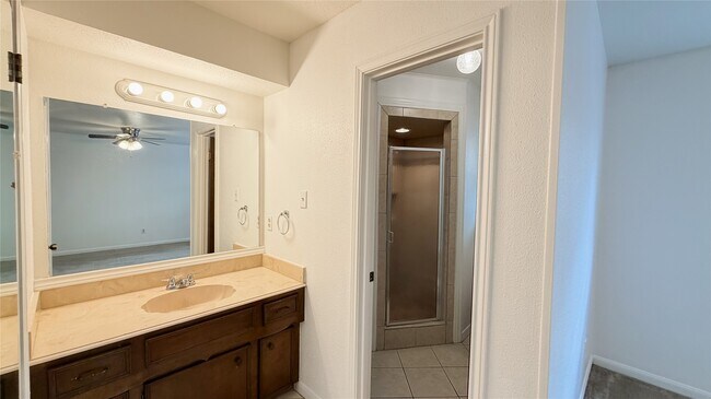 Building Photo - 18010 Blundell Dr