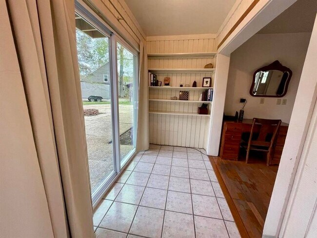 Building Photo - Spacious 3BR/2.5BA Retreat in Briarwood Estates – 3,000 Sq Ft, Updated & Full of Character!