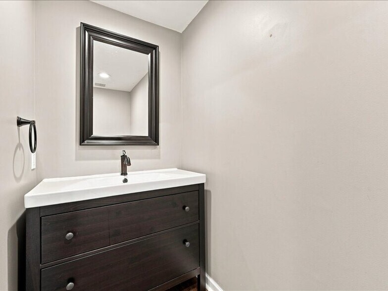 Building Photo - 521 Cantrell St