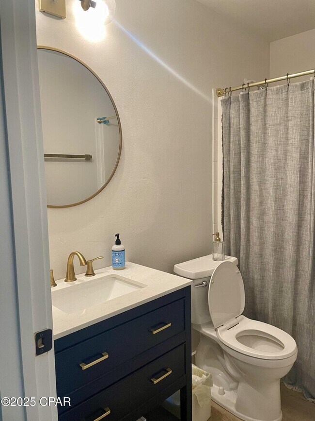 Building Photo - 205 Covington St