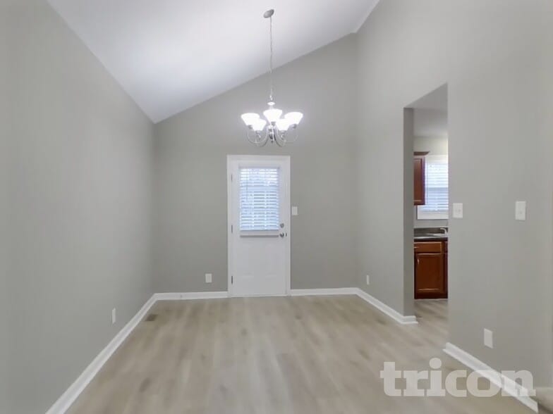 Building Photo - 1335 Loren Circle