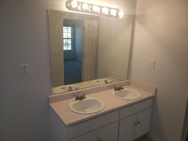 Building Photo - THE GOOD LIFE IN FAIRBURN