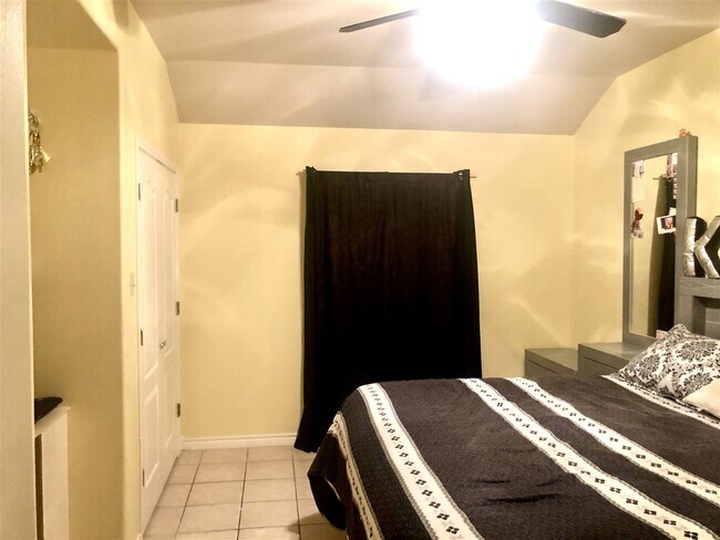 Building Photo - 9802 Cantera Ct