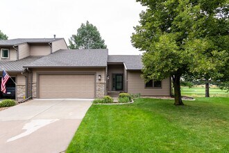 Building Photo - Vintage Charm with Golf Course Views!!!