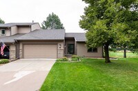 Building Photo - Vintage Charm with Golf Course Views!!!