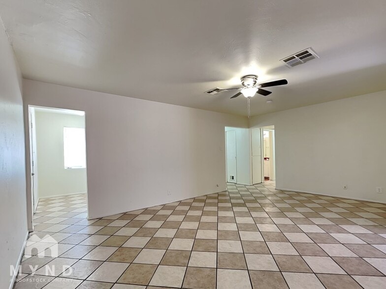 Building Photo - 5632 N 35th Ave