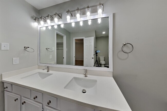 Building Photo - 12822 Careywood Dr