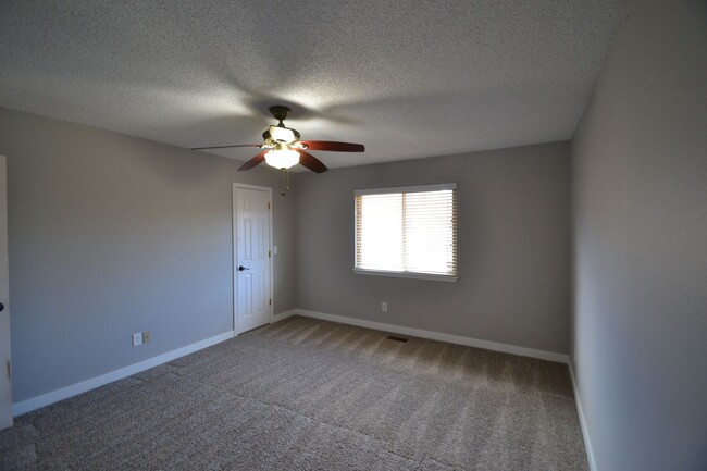 Building Photo - Newly Remodeled 3 Bedroom with Great View!