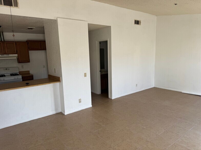 Building Photo - 13901 Caliente Dr