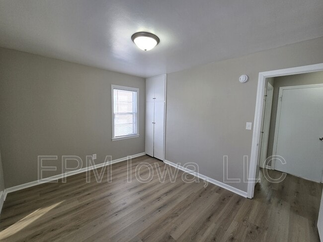 Building Photo - 1147 Bourland Ave