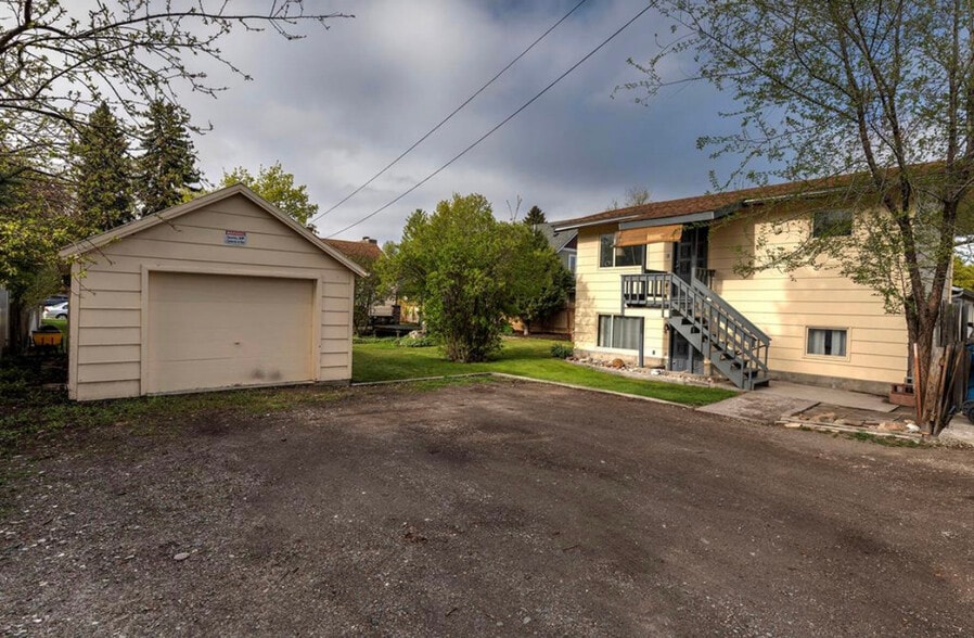 Parking area for 1 car - 2016 S 13th St W