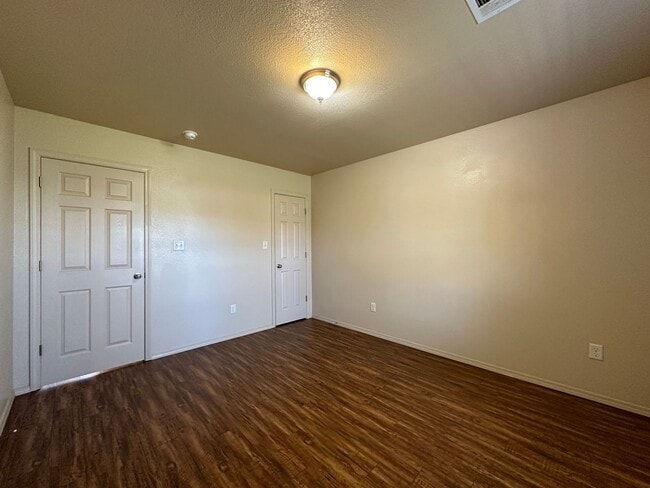 Building Photo - Tulsa St Duplex