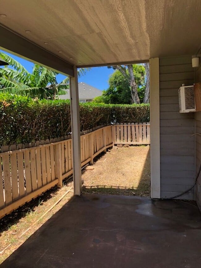 Building Photo - 2bd 1ba ground floor unit with 1 parking space