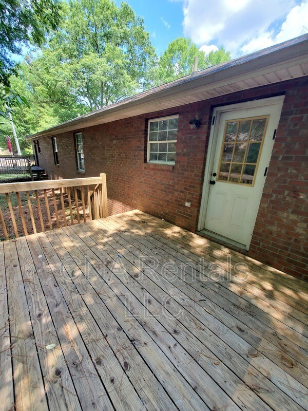 Building Photo - 215 Green Acre Ln