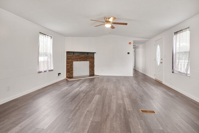 Building Photo - 21950 Caney Dr
