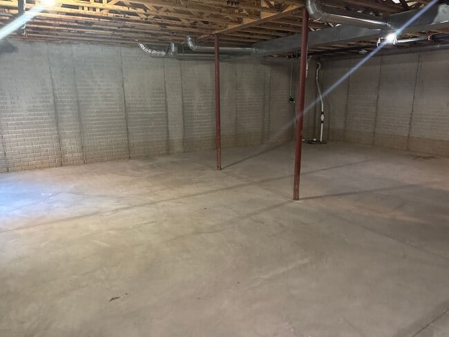 Building Photo - Newly renovated west side duplex with full basement!