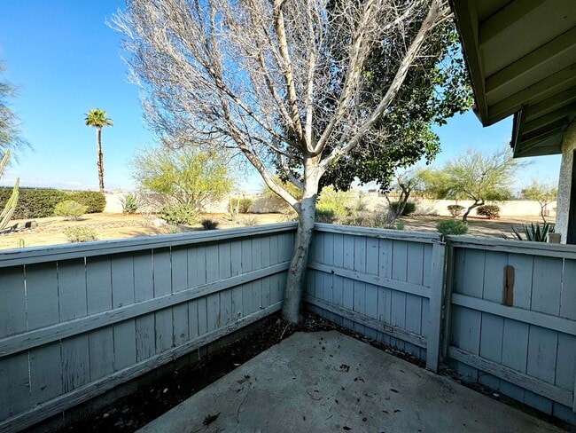 Building Photo - COMING SOON!! 1 Bed / 1 Bath Condo in Palm Lake in Palm Desert!