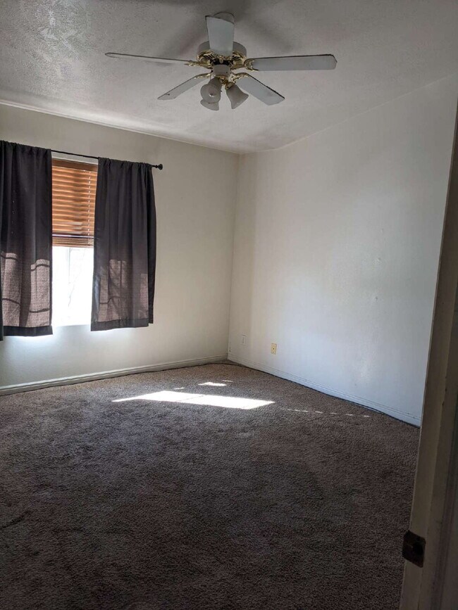 Building Photo - 3-Bed Townhouse in Saint George with Spacious 1400 Sq Ft Layout "