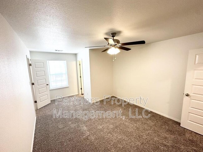 Building Photo - 823 S Amarillo Ave