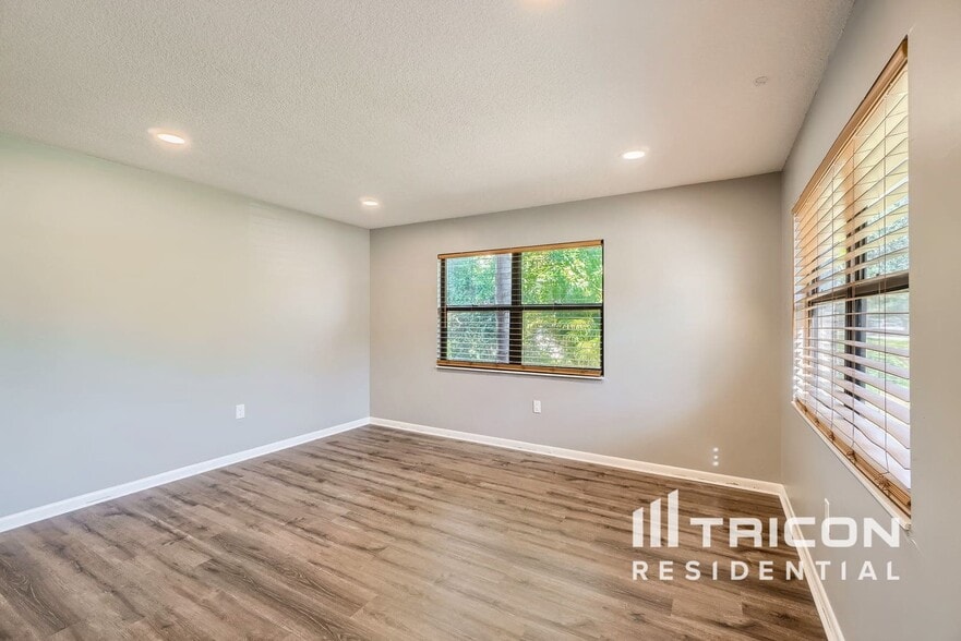 Building Photo - 348 Barbara Cir