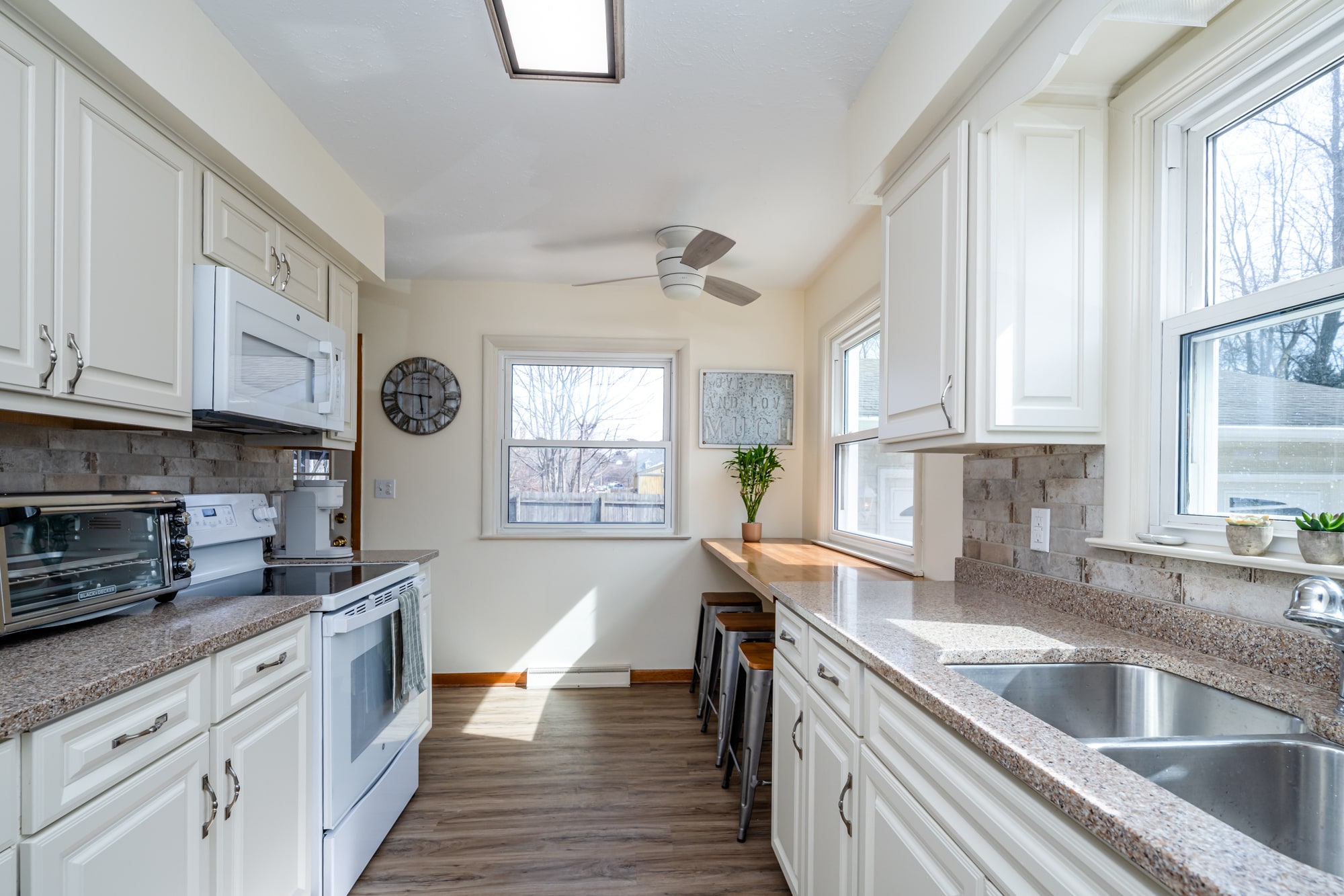 Building Photo - 2767 Oakwood Ln