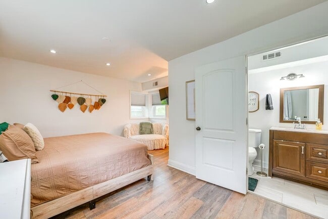 Building Photo - 1518 Riverside Ave