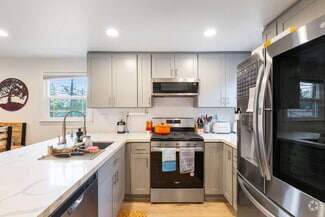 Building Photo - 16626 15th Ave NE