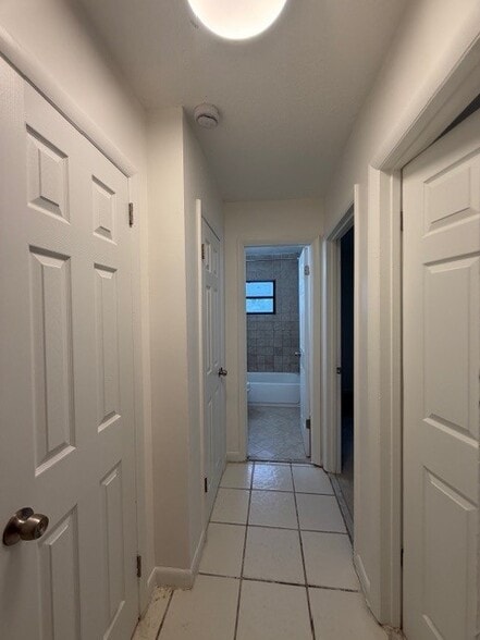 Building Photo - 500 NW 8th Ct