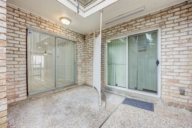 Building Photo - 7900 Westheimer Rd