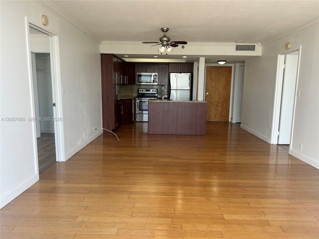 Building Photo - 7601 E Treasure Dr